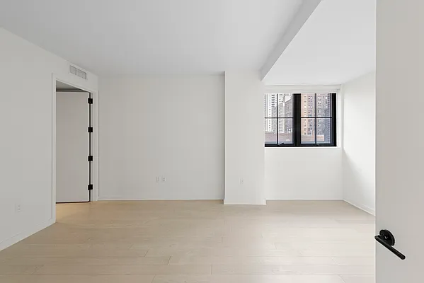 Rented by SERHANT. | media 28