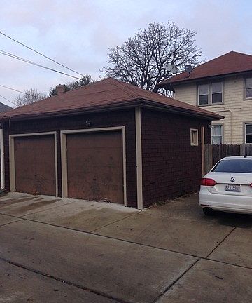 5th image of 906 N 18th Ave