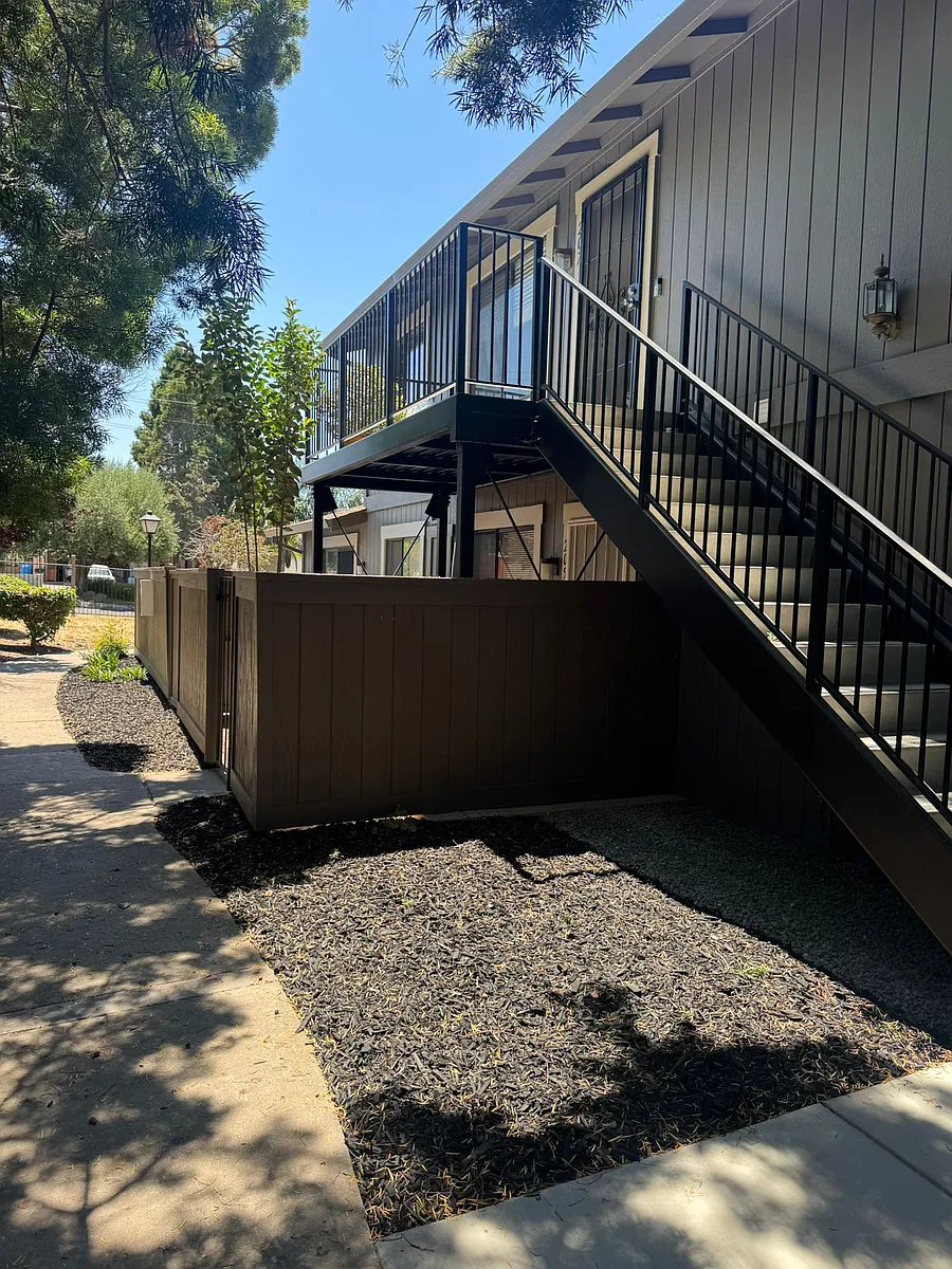 Building Photo - 205 Ladera Plz