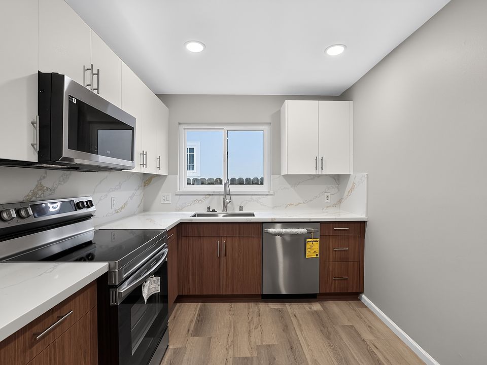 1st image of 2208 25th St APT 2