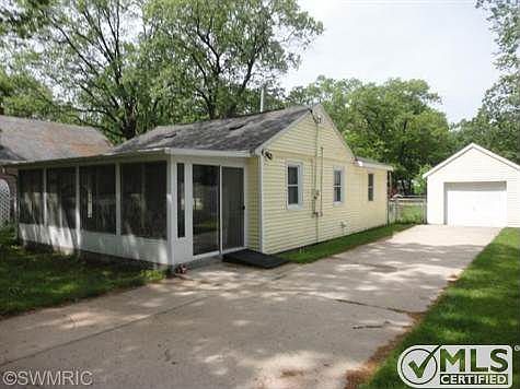 2nd image of 221 Donald St