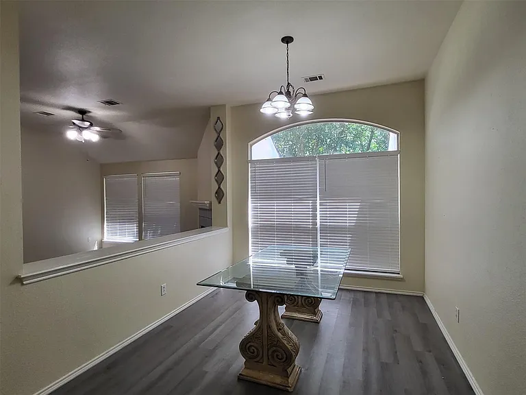 304 N Kings Canyon Dr — Photo 5