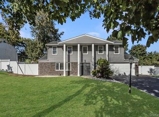 75 Wesleyan Rd, Smithtown, NY 11787