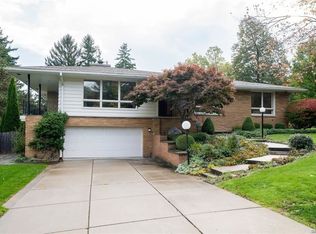 4861 Ledge Ln, Williamsville, NY 14221
