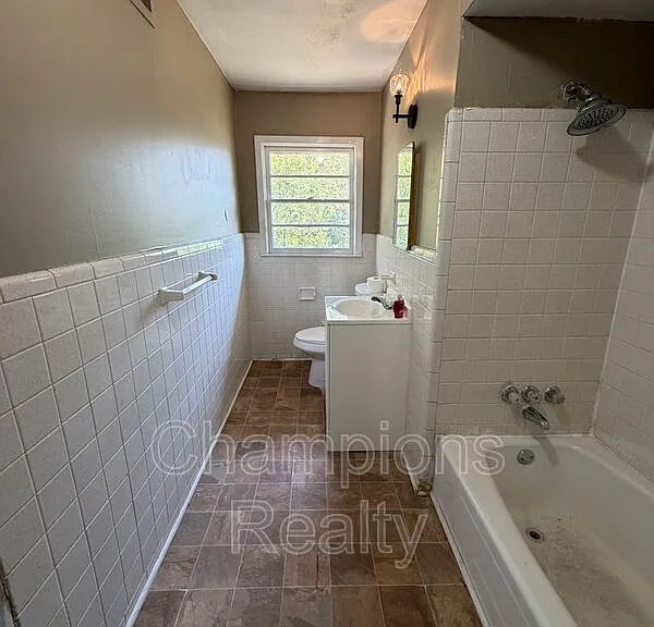 1502 Baker St — Photo 6
