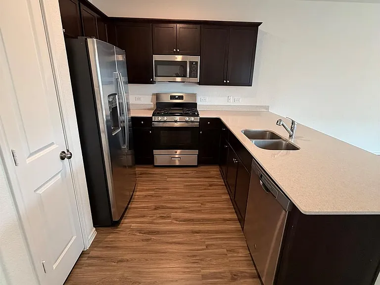 408 Buckners St — Photo 9