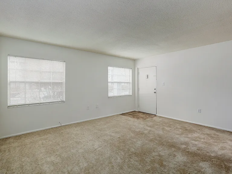 Park Plaza Apartments — Photo 18
