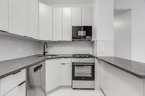 1st image of 418 E 77th St #3L