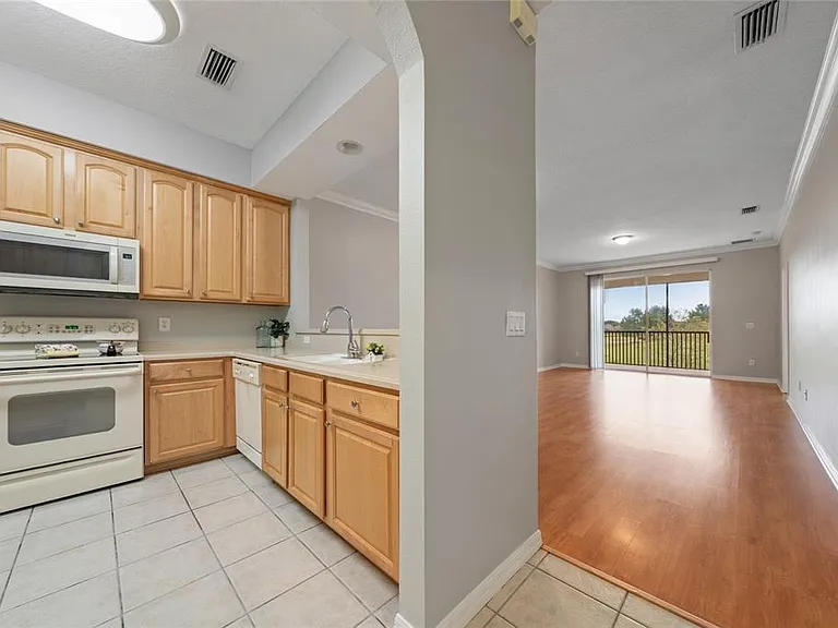9417 Myrtle Creek Ln #611 — Photo 11