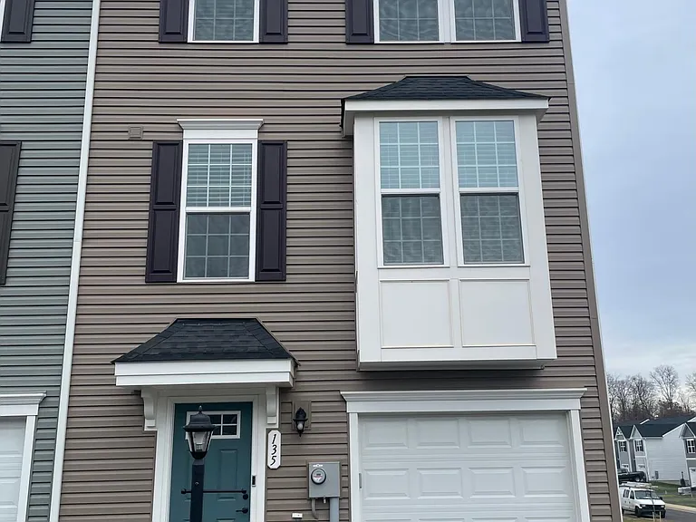 135 Dripping Spring Dr — Photo 2