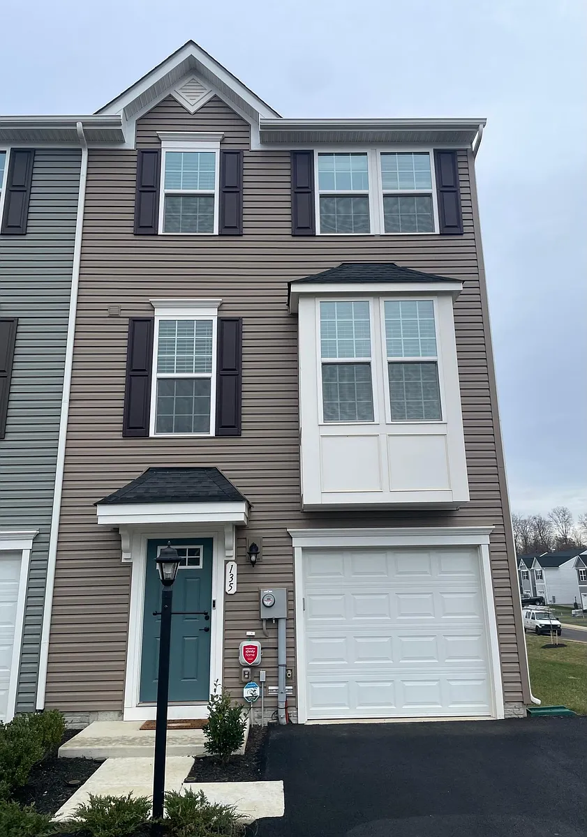 Building Photo - 135 Dripping Spring Dr