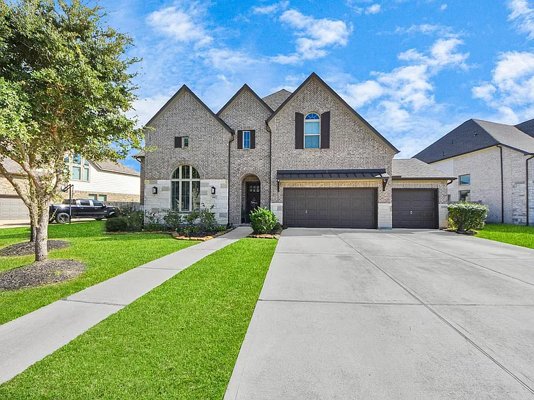 1911 Sapphire Pines Ln — Photo 4