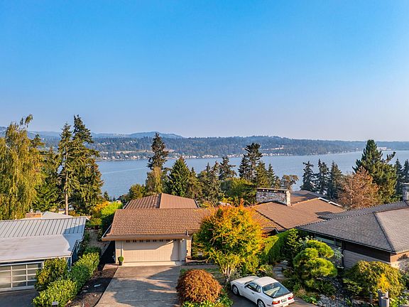 3rd image of 9843 Mercerwood Dr