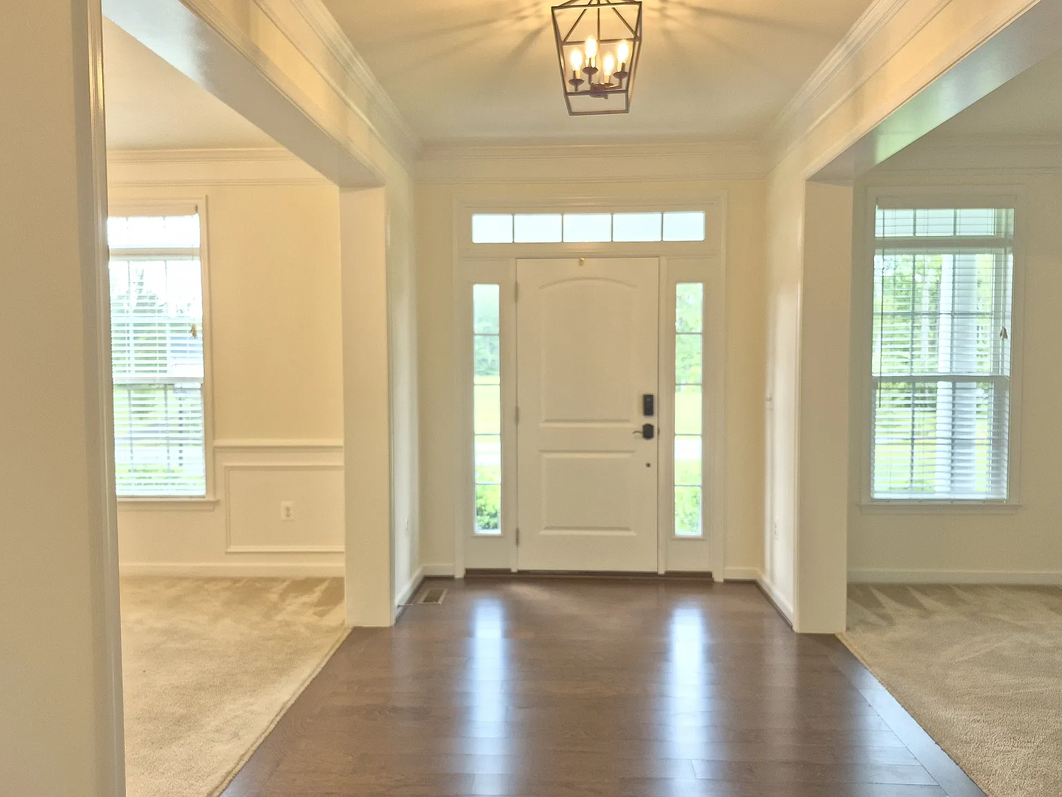 6 bed, 4.5 bath, 6056 sqft, $6,000 — Photo 2