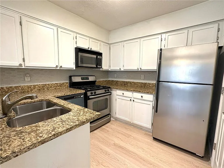 4100 Riverlook Pkwy SE #16 — Photo 4