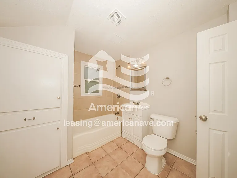 1803908_008_main_bathroom_9.jpg