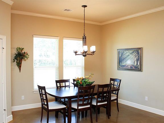 5th image of 2303 Donna Ln