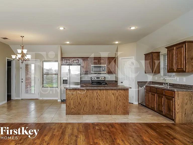 615 Hearthstone Dr — Photo 7