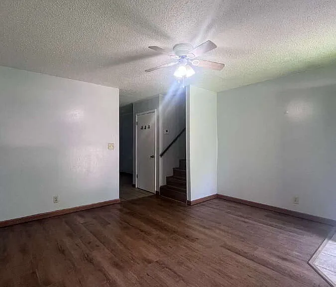 2781 Hawthorne Rd — Photo 2