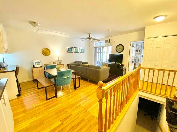 2nd image of 150 W 76th St APT 1B