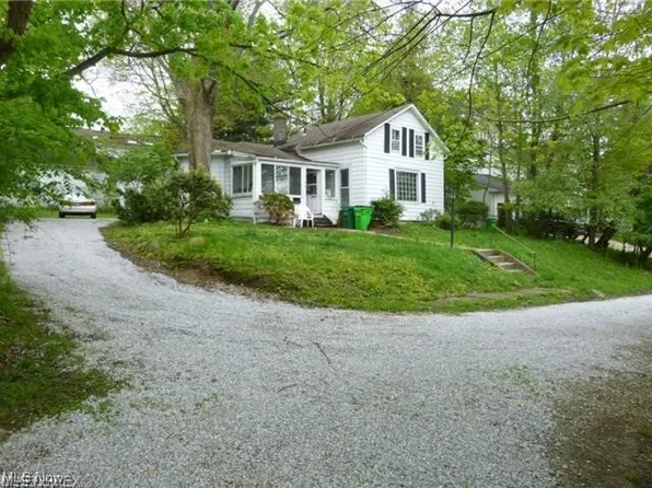 196 Vincent St, Chagrin Falls, OH 44022