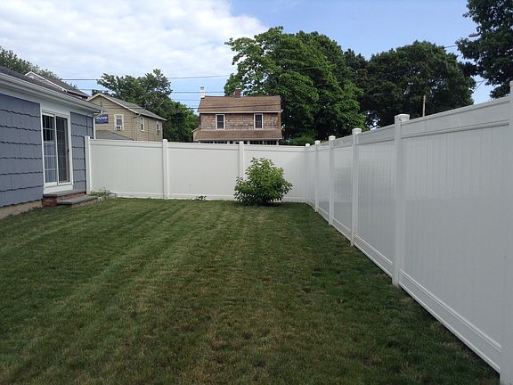 Fully fenced yard/south
