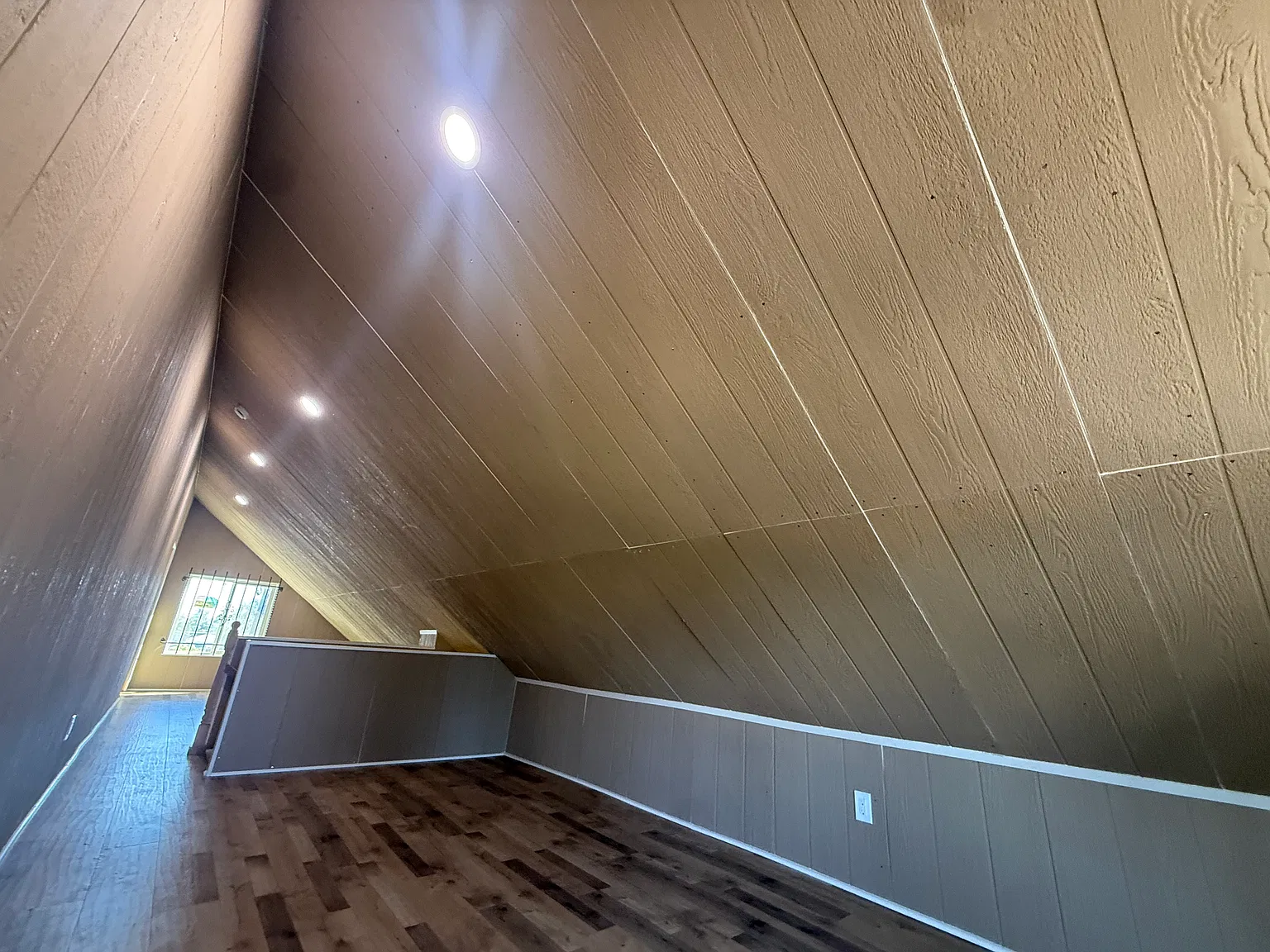 5 bed, $4,595 — Photo 2