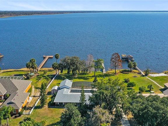 3rd image of 2501 Lake Front Dr