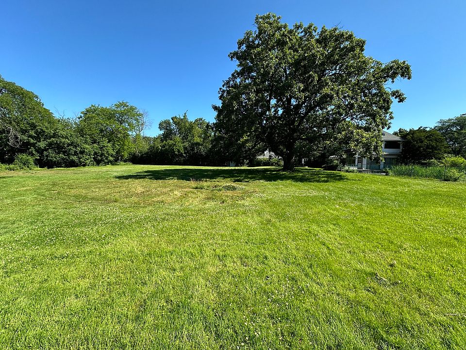 2nd image of 2033 Winnetka Rd