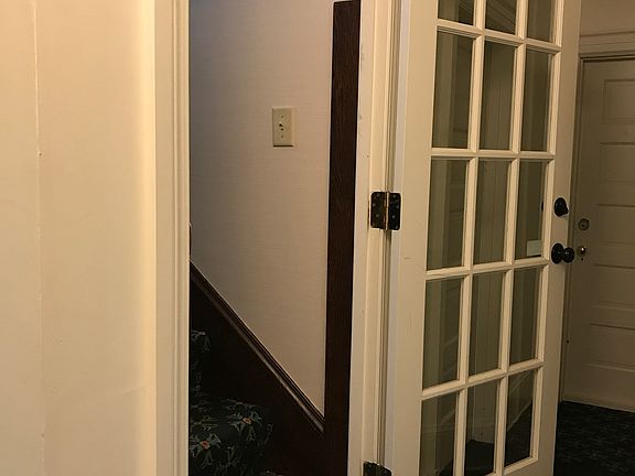 3rd image of 118 E Gambier St