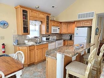 5th image of 3245 Asbury Ave #B