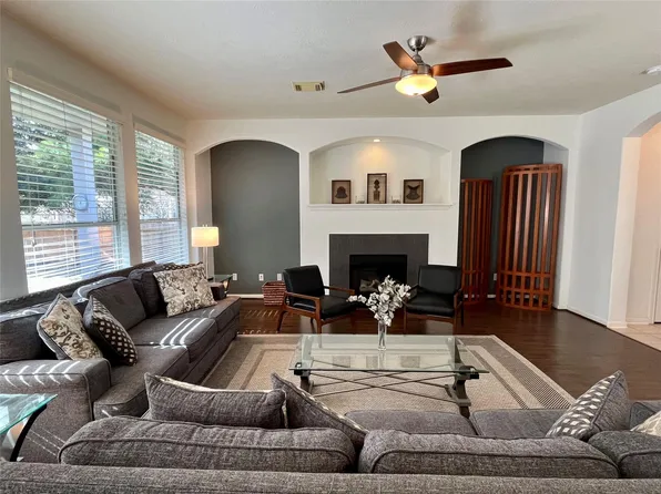 2 Stone Arrow Pl, Spring, TX 77382