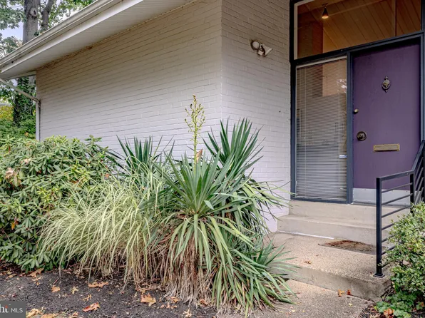 500 West Dr, Westmont, NJ 08108