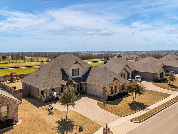 2nd image of 612 Perry Ln