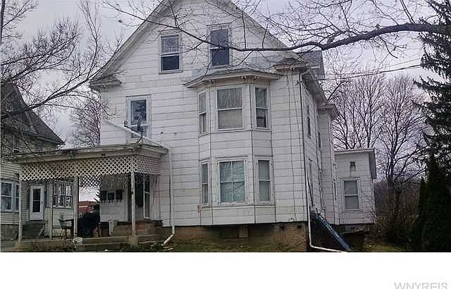 2nd image of 181 Main St N