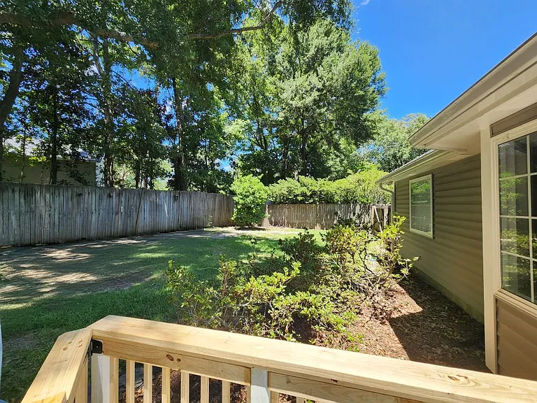 733 Woodland Pointe Pl — Photo 22