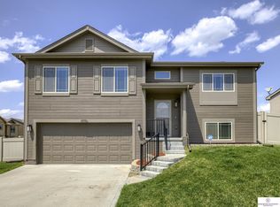 9176 Hanover St, Omaha, NE 68122