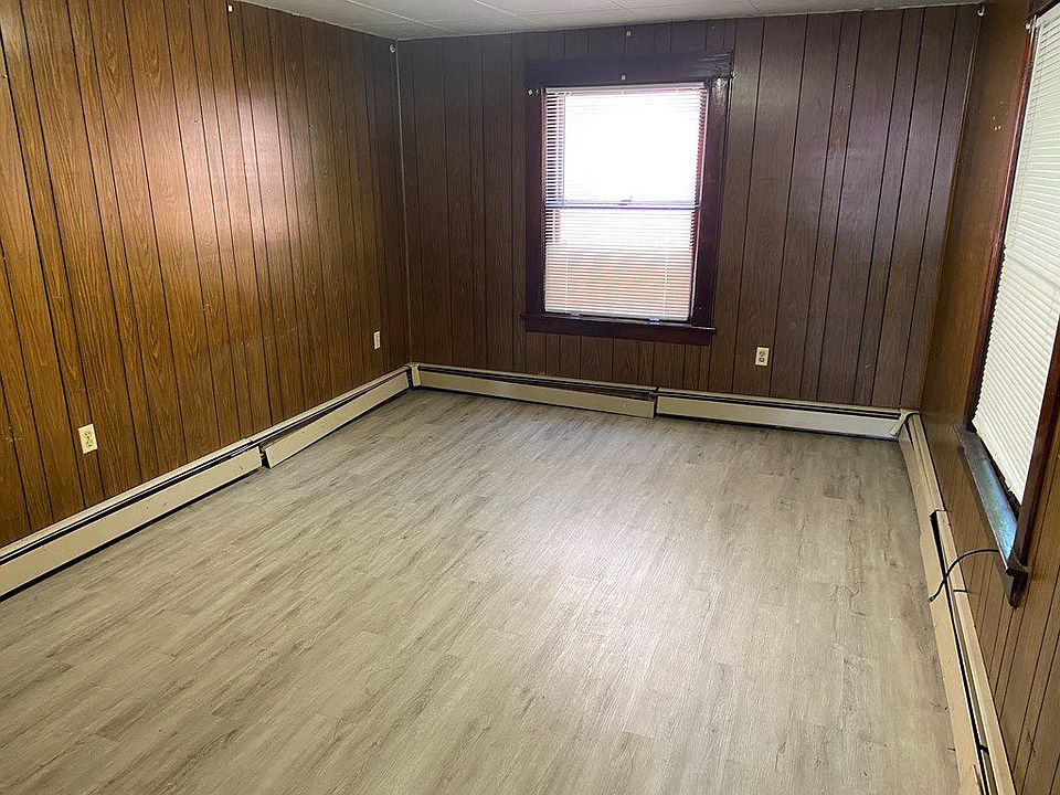 414 11th St Franklin PA Zillow