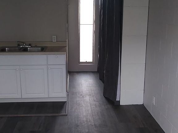 5th image of 1601 Beloit Ave APT 26