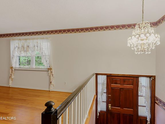 5th image of 1812 E Alpine Dr