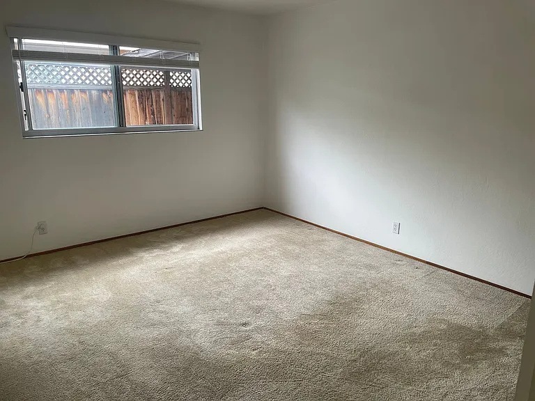 18354 Vanderbilt Dr — Photo 9