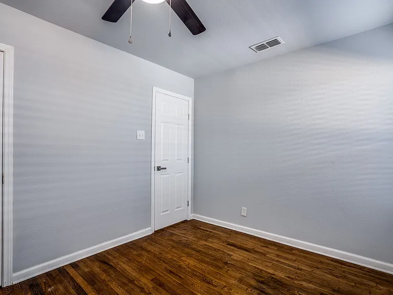 1403 Center St — Photo 19