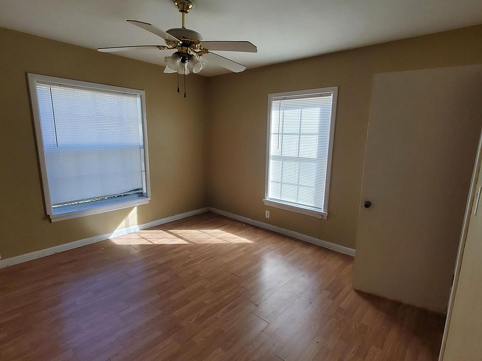 1st image of 2105 Airline Dr #B2