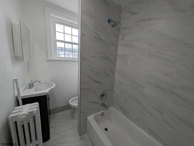 1005 N Michigan Ave — Photo 16