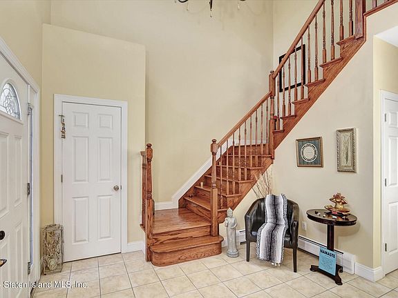 3rd image of 539 College Ave