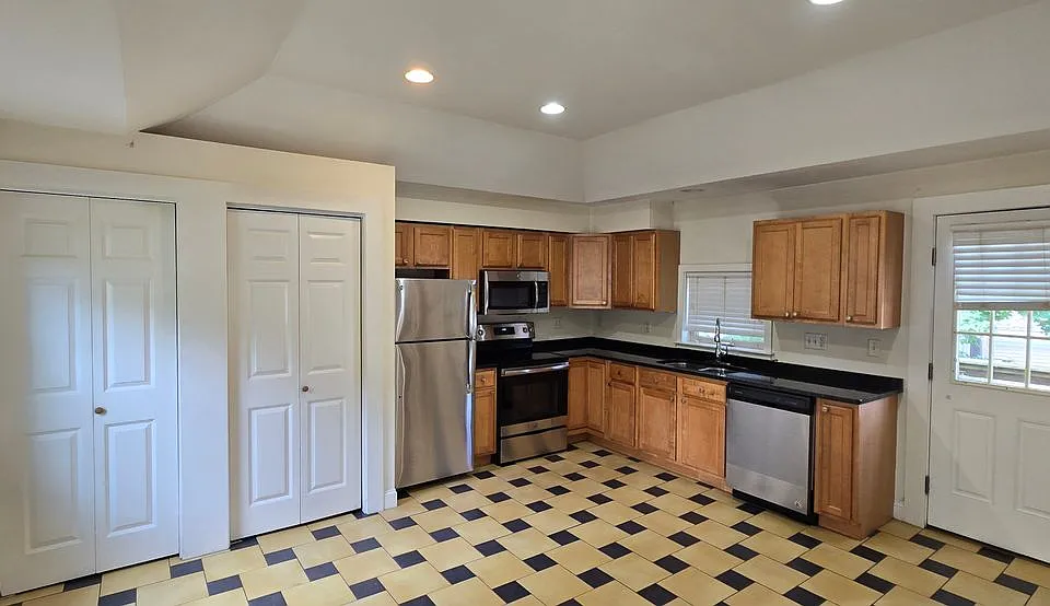 154 Washington St #1B