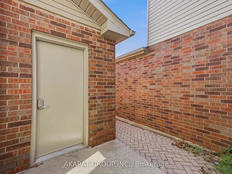 70 Sunnyside Dr #9 — Photo 44