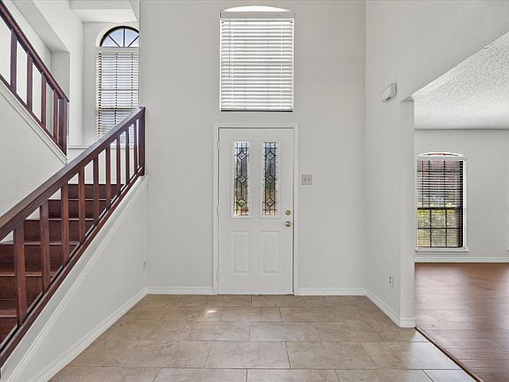 3rd image of 3026 Kingswood Dr
