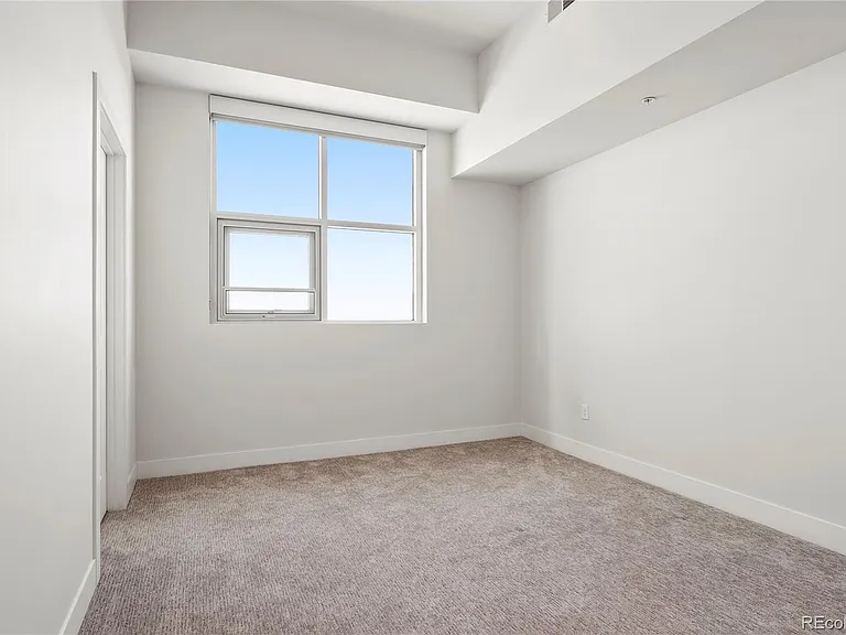 2001 Lincoln St #2422-L — Photo 17