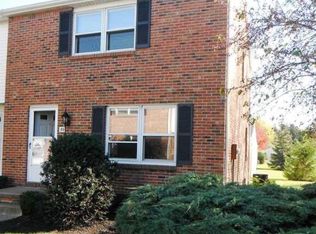 49 Wimbledon Ln, West Seneca, NY 14224